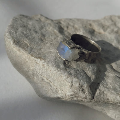BLACK 925 SILVER RING - MOONSTONE