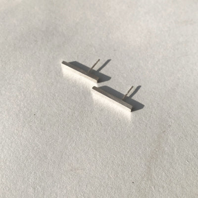 SQUARE BAR STUD EARRINGS - 925 SILVER