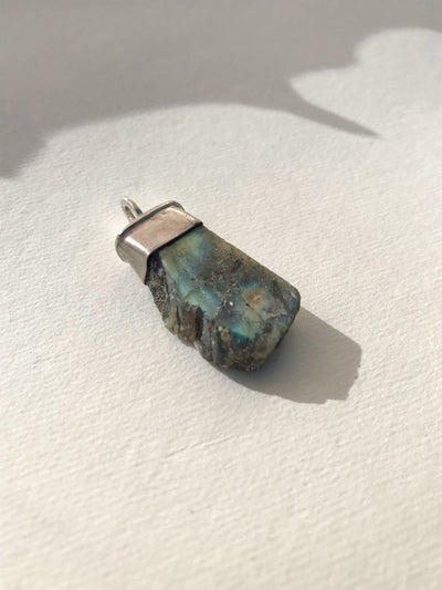PENDANT LABRADORITE SET IN 925 SILVER