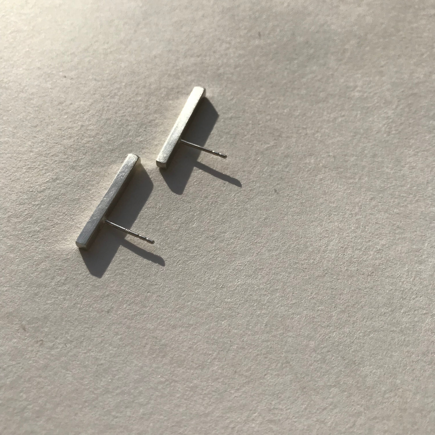 SQUARE BAR STUD EARRINGS - 925 SILVER